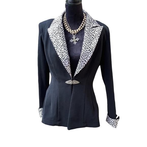BETSY & ADAM JACKET WITH BLACK &  WHITE LEOPARD COLLAR & CUFFS.BROACH CLOSURE‎ . - Picture 4 of 16